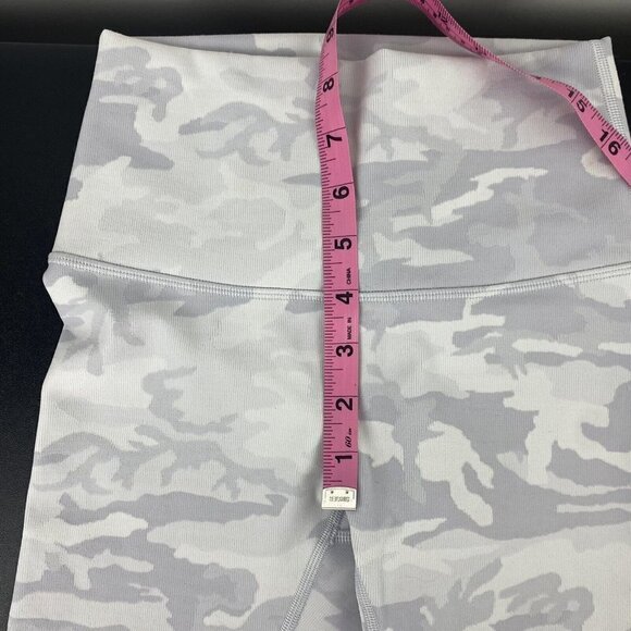 Lululemon Womens Wunder Under Shorts Size 2 Ribbed White Camo 10" Inseam - Picture 4 of 10